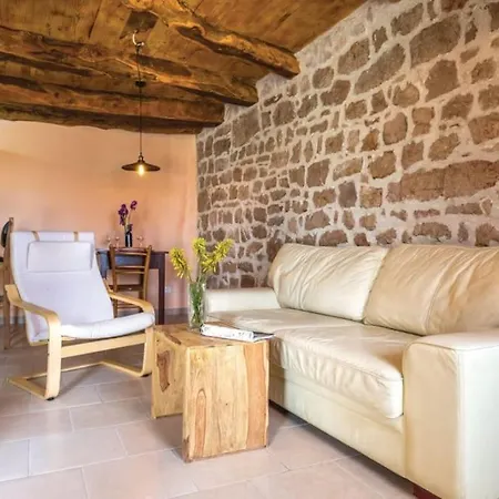 A Stone House 'pojata'