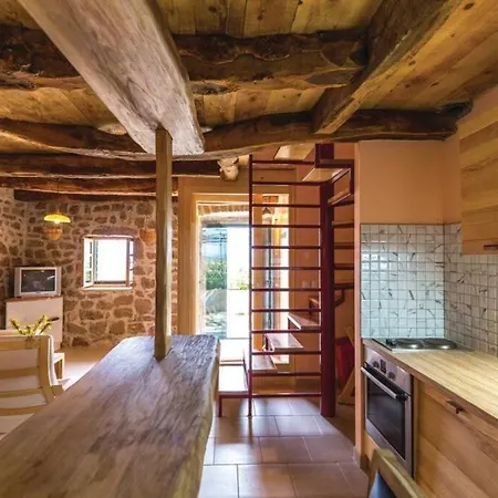 Apartment A Stone House 'pojata'