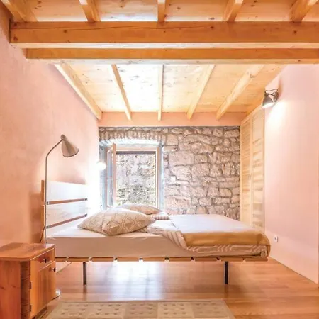 A Stone House 'pojata' Cista Provo