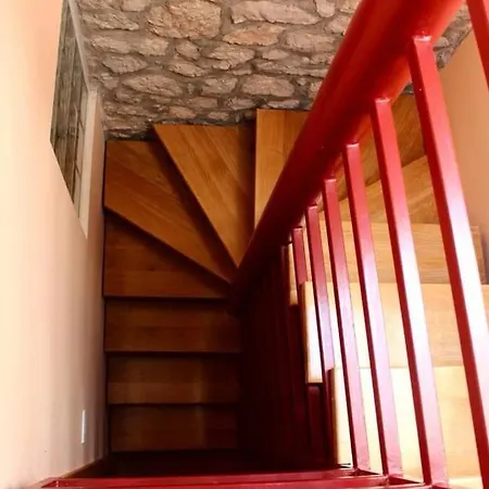 A Stone House 'pojata'