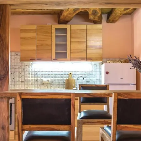 Apartment A Stone House 'pojata' *