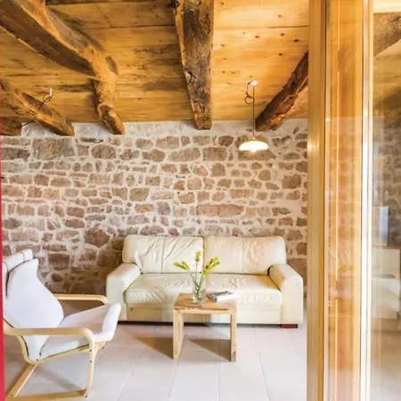 Apartment A Stone House 'pojata'