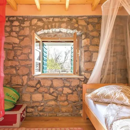 Apartment A Stone House 'pojata' *